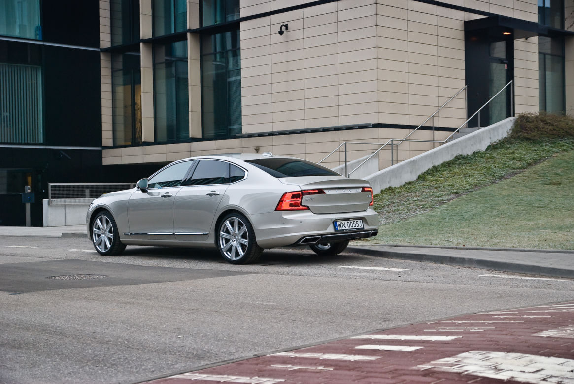 Volvo S90 D4
