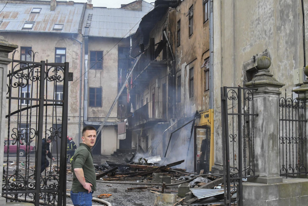 PILNE! Rosjanie zaatakowali pełne cywilów centrum Lwowa! Są nagrania