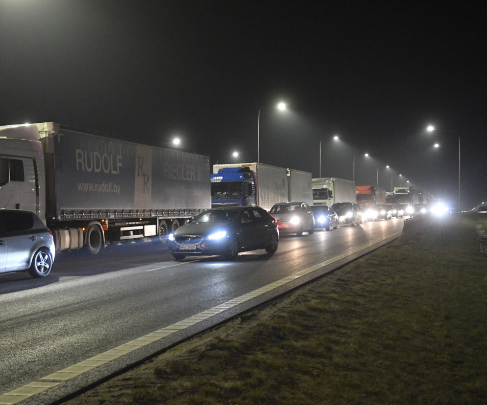Runęła z kładki dla pieszych nad S8! Zablokowane dwa pasy ruchu