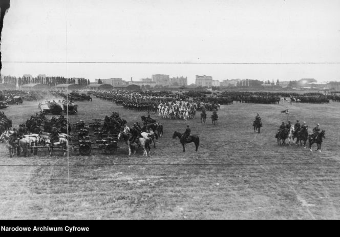 Warszawa miała lotnisko w samym centrum miasta. Dzisiaj jest tam wielki park!