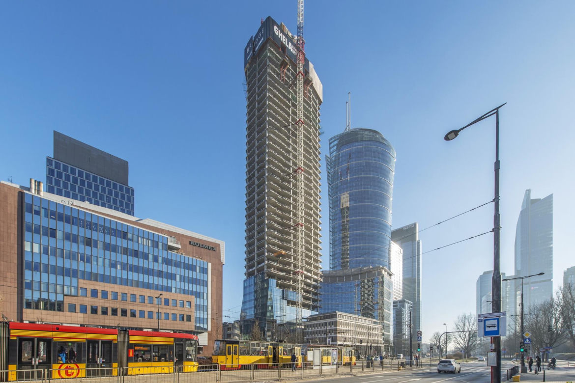 Najwyższy budowany obecnie wieżowiec w Polsce. Nowy gigant The Bridge ma już 174 metrów wysokości