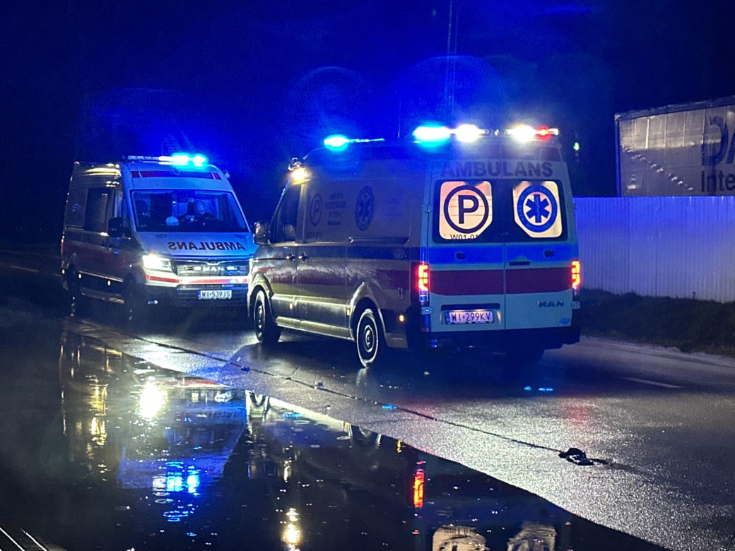 Potworne potrącenie w Markach. Przechodził z butelką wódki w niedozwolonym miejscu!