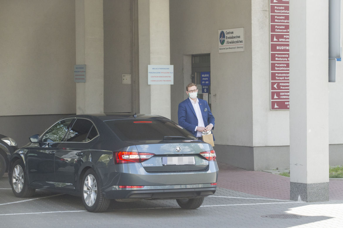 Minister Michał Woś oddał krew dla chorych