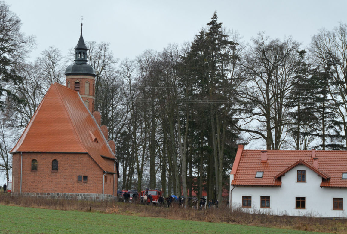 Pogrzeb polskich strażaków. Nawet niebo płakało. Bracia Kacper i Dawid zginęli w Belgii