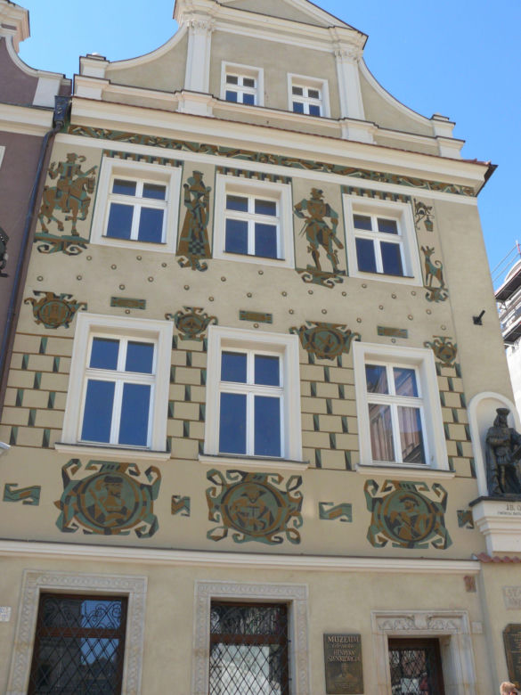 Sgraffito na elewacji. Skąd pochodzi technika sgraffito? Jak powstaje sgraffito? 