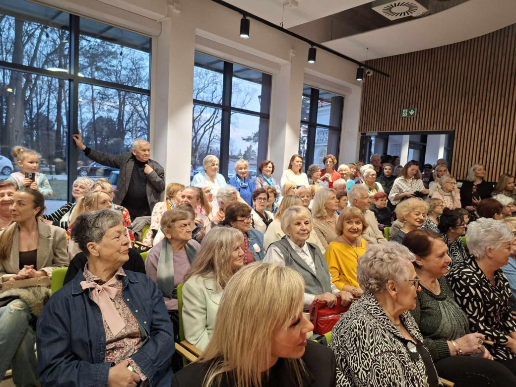 Starachowice. Moda, która nie zna metryki! Międzypokoleniowe show w Centrum Kreatywności Pałacyk