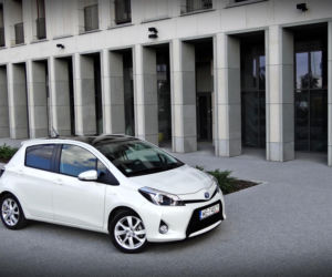 Toyota Yaris Hybrid 100