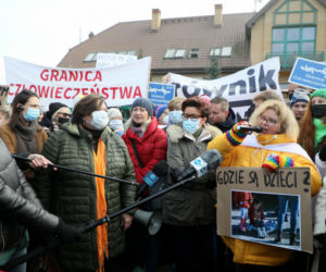 Pierwsze damy Jolanta Kwaśniewska i Anna Komorowska w Michałowie. Wzięły udział w akcji Matki na granicę
