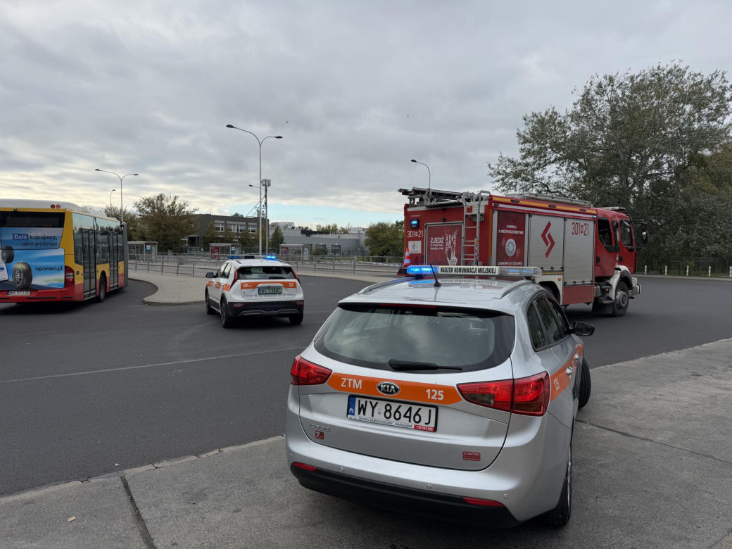 Zamknęli pętlę autobusową przez tajemniczy bidon. Interwencja pirotechników trwała kilka godzin