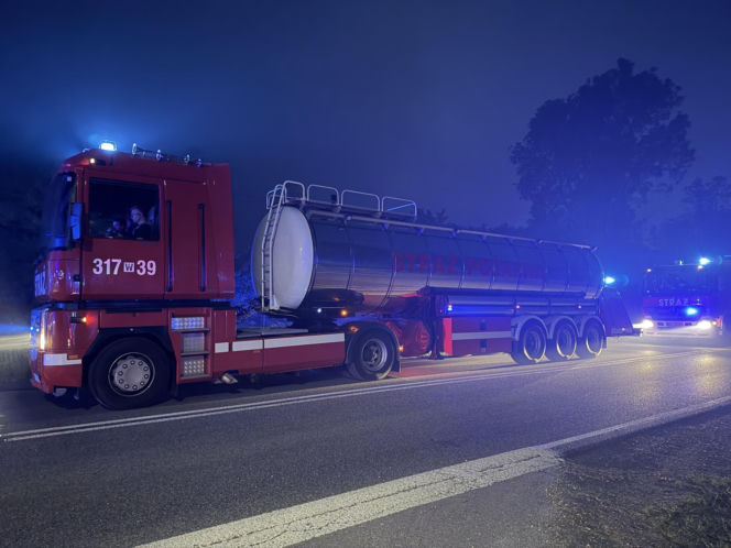 Strażacy walczą z potężnym pożarem na Mazowszu