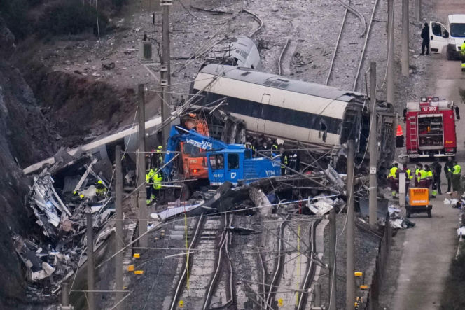 Czwarta katastrofa kolejowa w Hiszpanii! Pociąg uderzył w dźwig