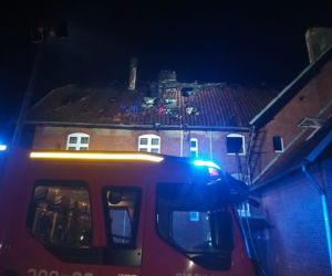 Nowe Włóki. Pożar budynku wielorodzinnego. Dach nad głową straciło około 20 osób [ZDJĘCIA]