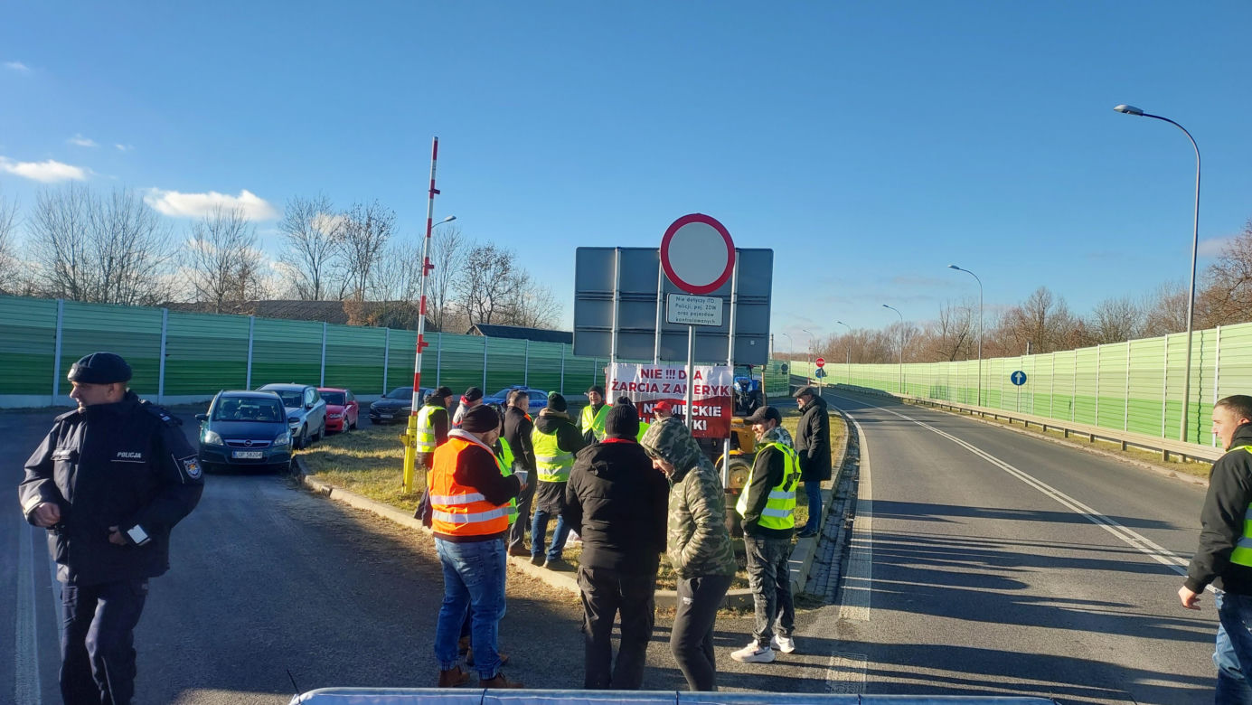 Rolnicy z woj. lubelskiego protestowali, bo mają dość unijnej polityki rolnej. Nie chcą zboża technicznego z Ameryki Południowej