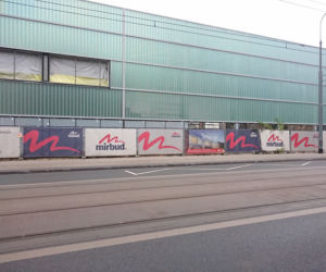 Mieszkańcom nie podoba się fasada hali. Odbiega od wizualizacji?
