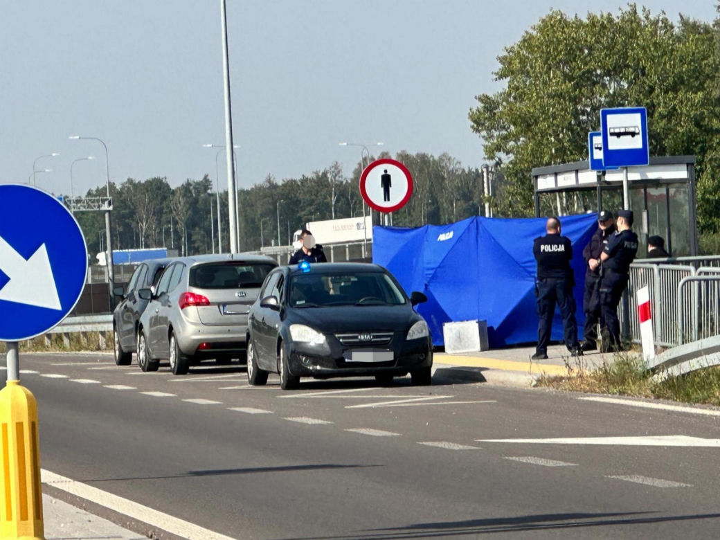 Zwłoki noworodka w reklamówce w koszu na śmieci. Wstrząsające odkrycie na przystanku pod Warszawą