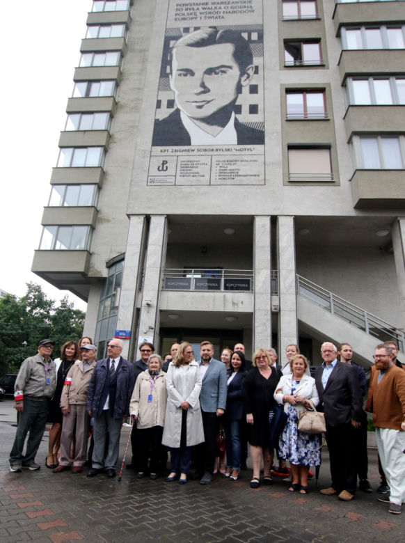Generał Zbigniew Ścibor-Rylski ma mural w centrum Warszawy