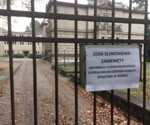 Fałszywy ksiądz dalej pławi się w luksusach a jego ofiary głodowały