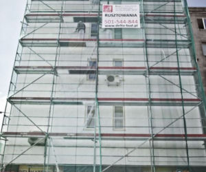 Mural na ścianie kamienicy na warszawskiej Woli