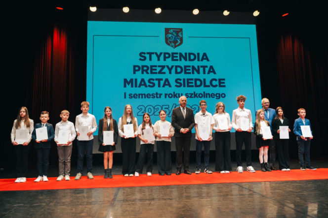 Najzdolniejsi uczniowie odebrali stypendia Prezydenta Miasta Siedlce