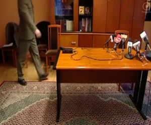 Prokurator STRZELIŁ SOBIE W GŁOWĘ na konferencji - ZDJĘCIA - MINUTA PO MINUCIE