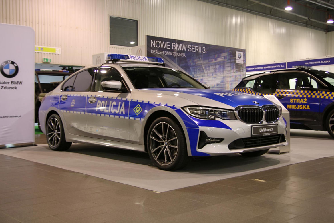 Policyjne radiowozy NA BOGATO! Nowe, oznakowane BMW robi wrażenie