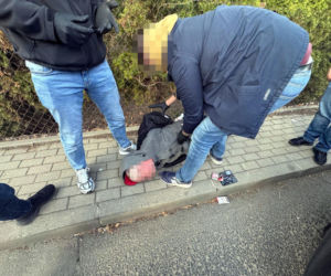 Oszukał seniorkę na 100 tys. i następnego dnia wrócił po więcej. Wpadł na gorącym uczynku