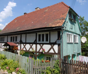Dom nie czuł się bezpiecznie, więc przeniósł się nieco dalej. Historia z Bogatyni