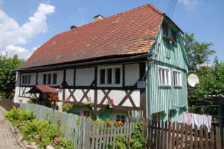 Dom nie czuł się bezpiecznie, więc przeniósł się nieco dalej. Historia z Bogatyni