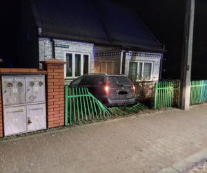 Huk i pęknięta ściana! Citroen wjechał w dom na Południowej w Starachowicach