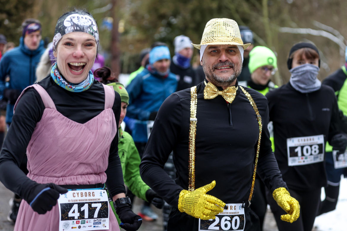 Wystrzał startera zamiast szampana. Tłumy powitały Nowy Rok na XX Śląskim Maratonie Noworocznym Cyborg
