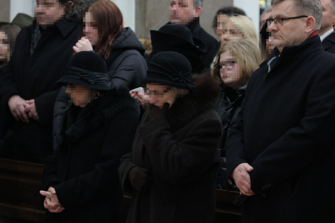 Rodzina opłakuje Mirosława Hermaszewskiego. Pogrzeb generała odbył się w Warszawie