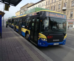 Tarnowscy policjanci kontrolują miejskie autobusy. Nie chodzi o sprawdzanie biletów! 