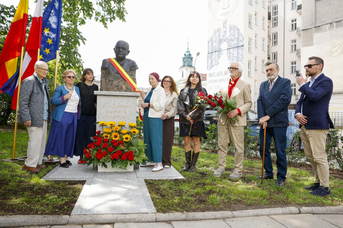 Kazimierz Dejmek uhonorowany skwerem i popiersiem. Gwiazdy kina i teatru uczestniczyły w ważnej uroczystości