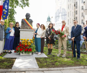 Kazimierz Dejmek uhonorowany skwerem i popiersiem. Gwiazdy kina i teatru uczestniczyły w ważnej uroczystości