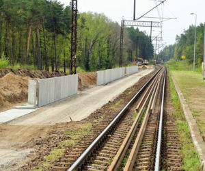 Rail Baltica. Kolej w Ełku zmienia się dla podróżnych! Zobacz postępy prac [ZDJĘCIA]