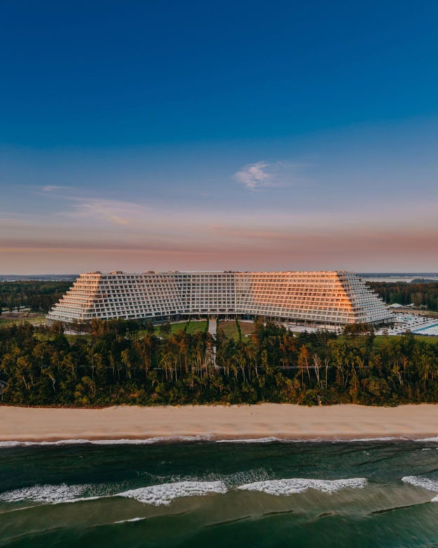 Już wiadomo, ile kosztowała budowa Hotelu Gołębiewski w Pobierowie. Astronomiczna kwota