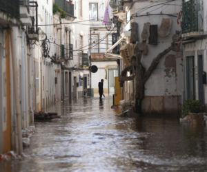 Zalana Portugalia wybrała prezydenta! Wybory mimo katalizmu