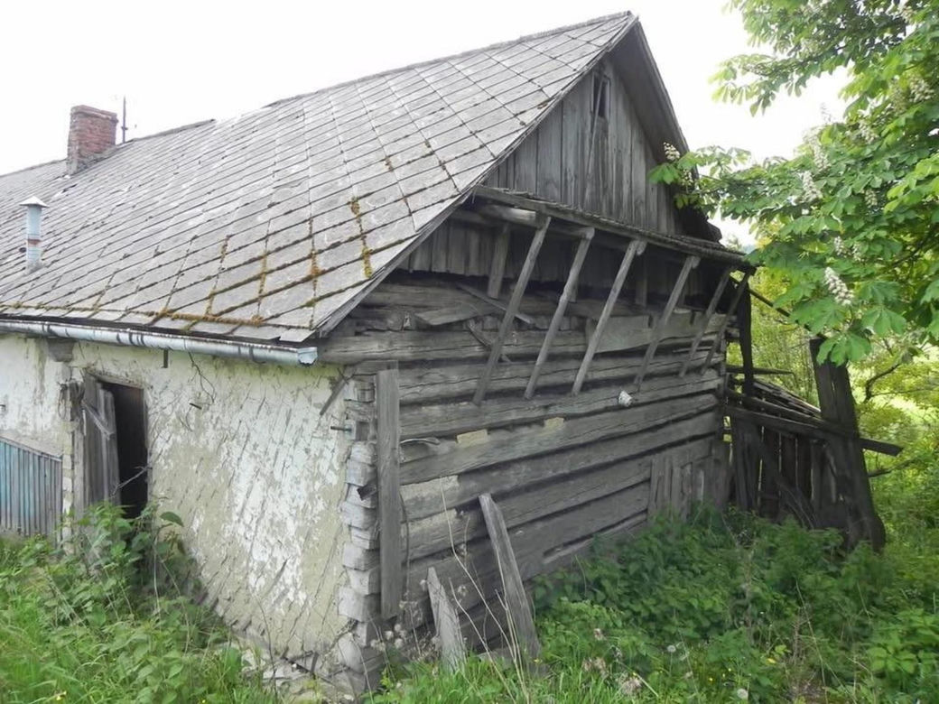 Remont drewnianej chaty w Bełdnie