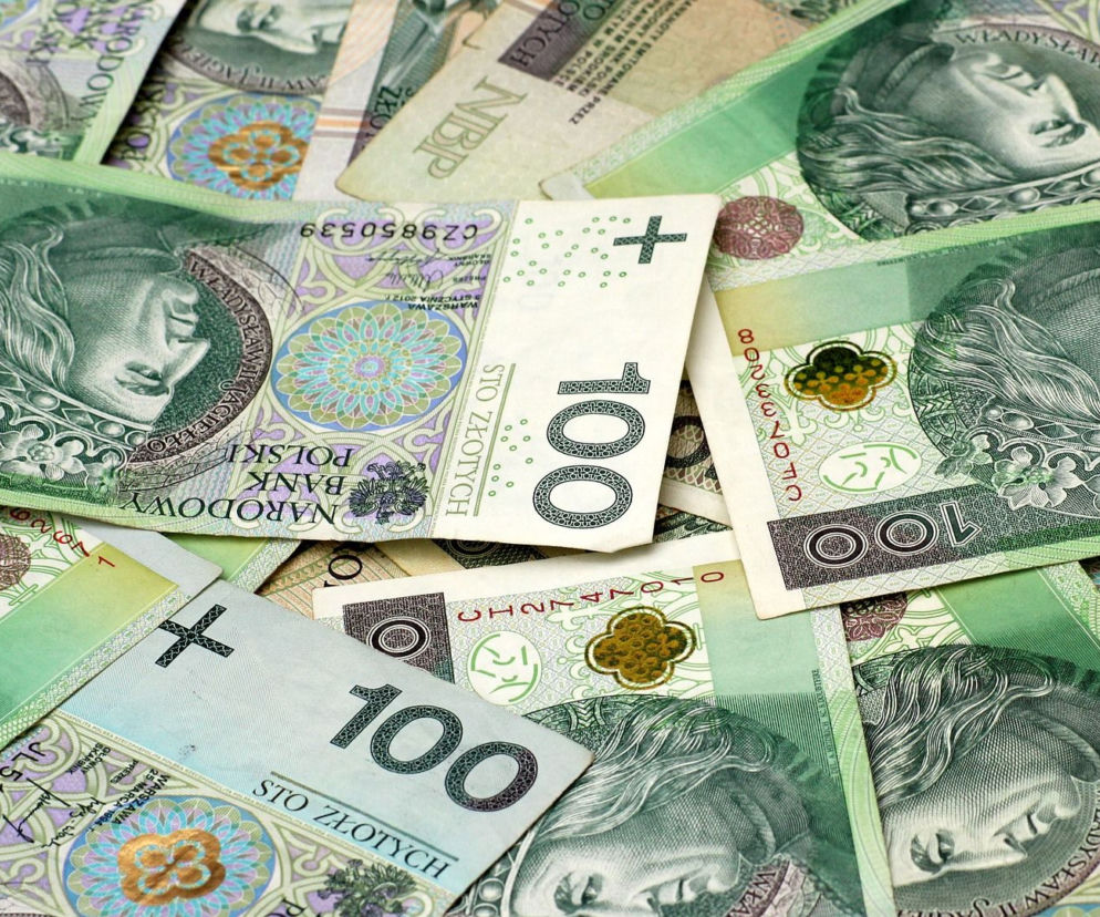 Podkarpackie: Wyłudzili od niej… 160 TYSIĘCY! Młode „kurierki” zatrzymane. Co z pieniędzmi?