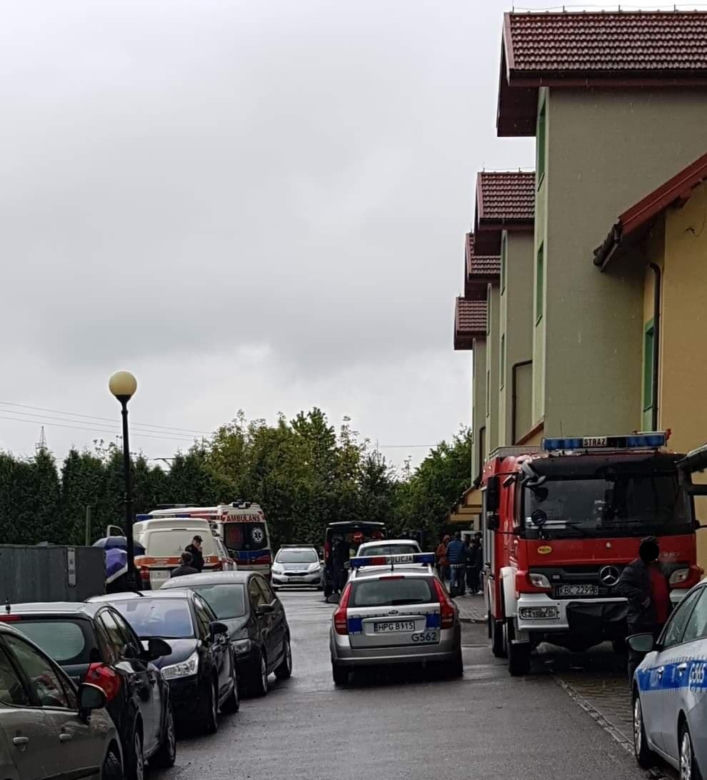 Bochnia: Mężczyzna zabarykadował się w bloku i grozi jego wysadzeniem
