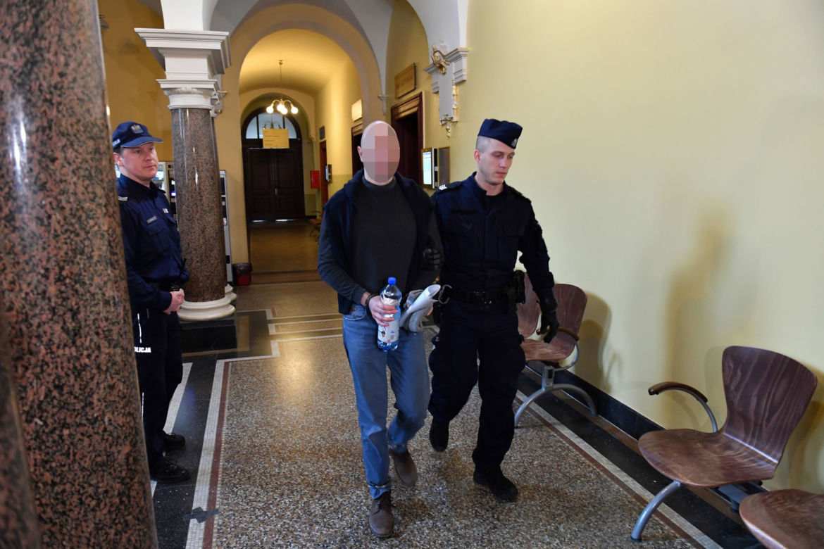 Chciał podpalić sąd w Szczecinie. Rozpoczął się proces Szymona S.