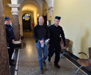 Chciał podpalić sąd w Szczecinie. Rozpoczął się proces Szymona S.