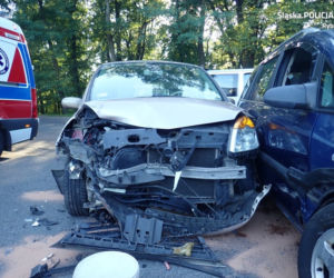 Groźny wypadek na skrzyżowaniu w Rybniku. Ranny 54-latek trafił do szpitala 