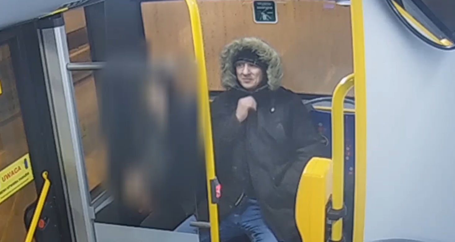 Policjanci z Zabrza poszukują mężczyzny z nagrania. Miał zgwałcić 17-latkę w pustostanie