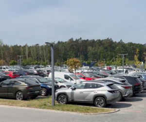 Parking przy hotelu Gołębiewski w Pobierowie