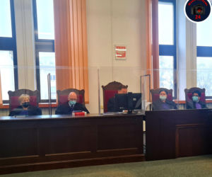 Dawid M. podźgał taksówkarza nożem. Stanął przed sądem