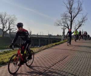 Lubelscy rowerzyści wyruszyli. Pokonają 103 kilometry w 103. rocznicę odzyskania niepodległości [GALERIA]