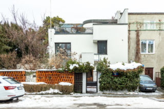 „Dom bez luksusów”, czyli na przekór dworkom. Dom Brukalskich na Żoliborzu