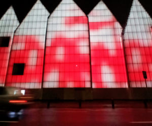 Rocznica Sierpnia '80 w Szczecinie. Filharmonia z wyjątkową iluminacją 