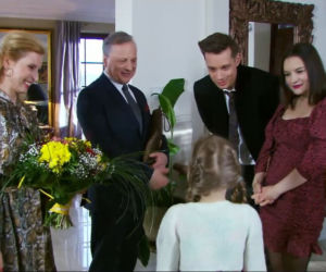 Na Wspólnej odc. 3298.  Justyna Zakościelna (Magdalena Kacprzak), Darek Żbik (Michał Mikołajczak), Kasia (Julia Chatys), Zakościelny (Dariusz Niebudek), Marysia (Zuzanna Wieleba)